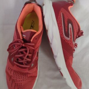 Tênis Skechers n. 42 em bom estado